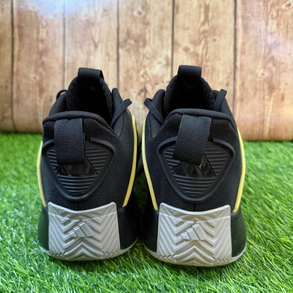 Adidas Ownthegame 3.0 Basketball Shoes Mens size 10.5 Black Gold Sneakers